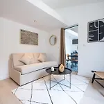 Stunning Flat In Paris